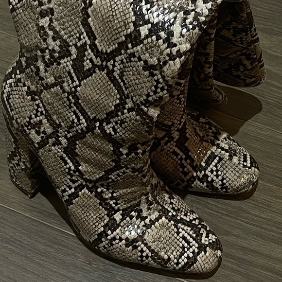 Boots - Picture 5 of 6